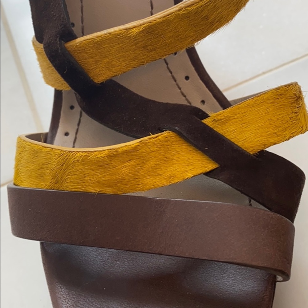 🎉HP🎉 Designer Pumps! - Picture 2 of 9